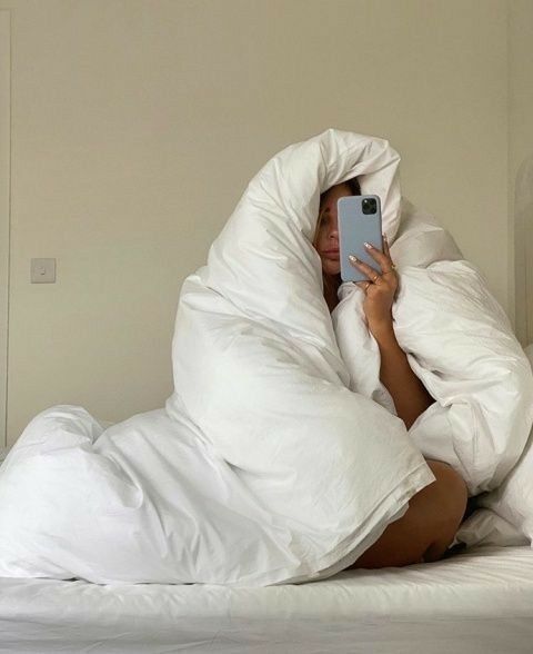 THE ULTIMATE HORMONE SURVIVAL GUIDE : PMS • PCOS • Endometriosis • Menopause