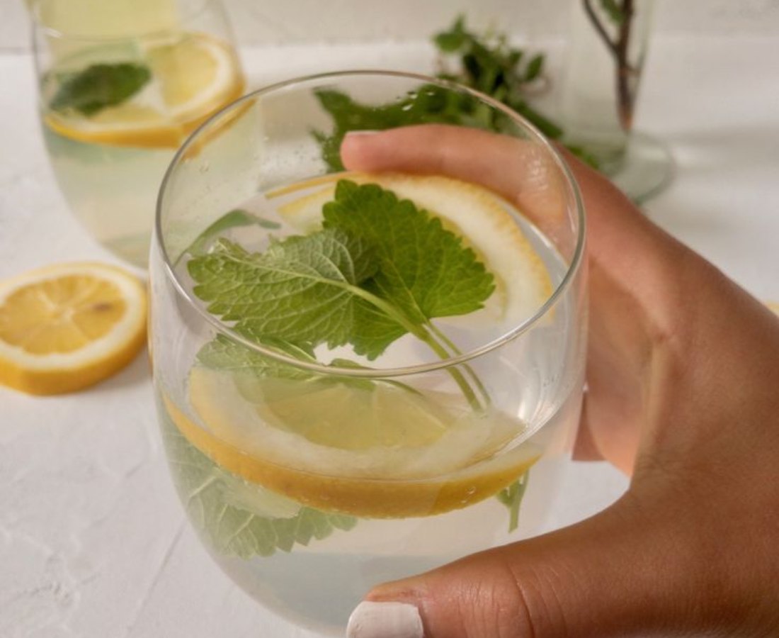MELISSA: IS LEMON BALM THE ULTIMATE SKINCARE + STRESS SECRET?